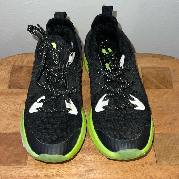 Under Armour Other - Under Armour Hovr Phantom black and neon green size 4Y